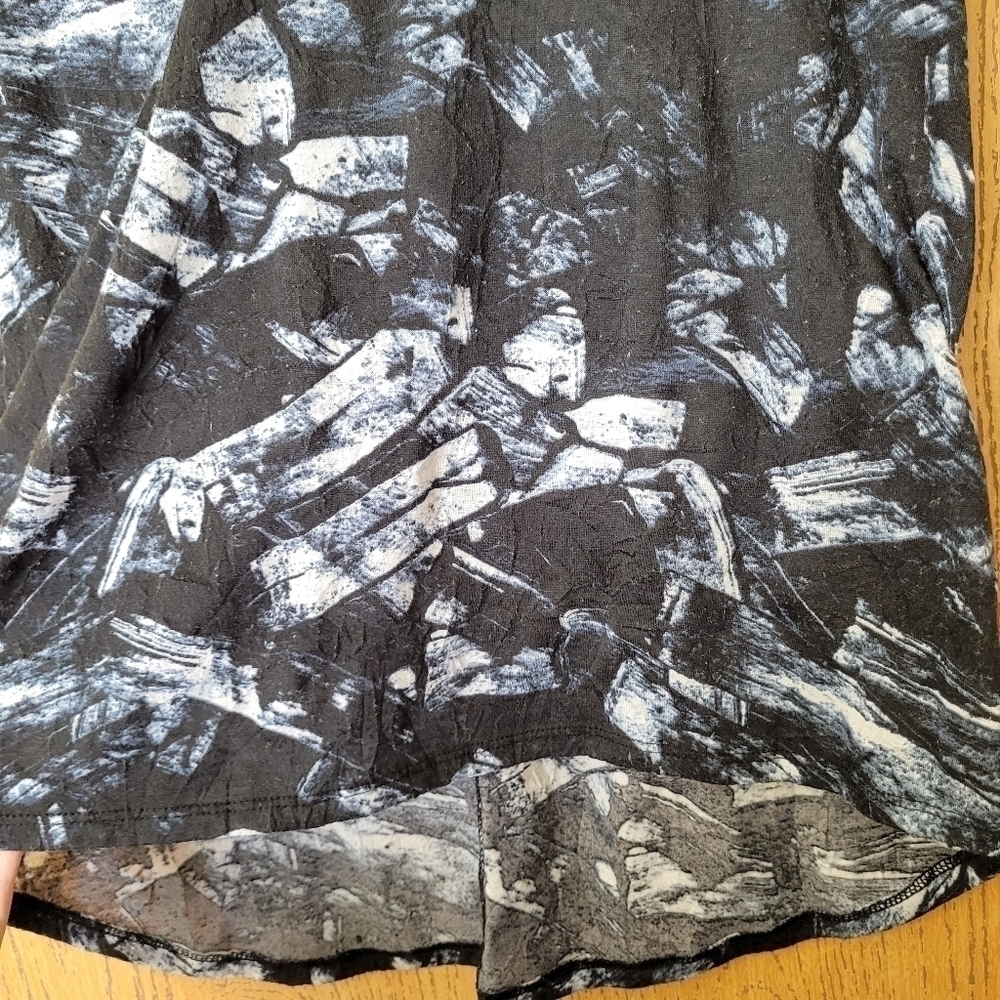 Simply Vera Vera Wang black h white stroke crinkle high low v neck tee M - Picture 5 of 7